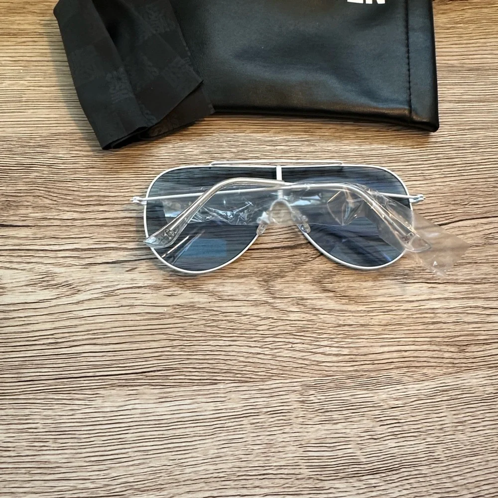 NWT. Steve‎ Madden Maxwell Blue Aviator Sunglasses